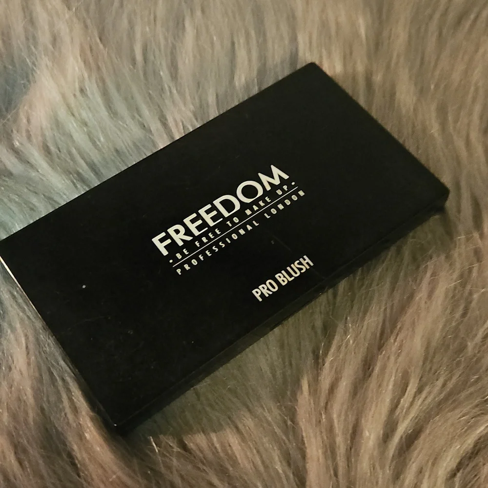 🇬🇧Freedom Pro Blush Palette ✨️🍑Peach & Baked🍑✨️